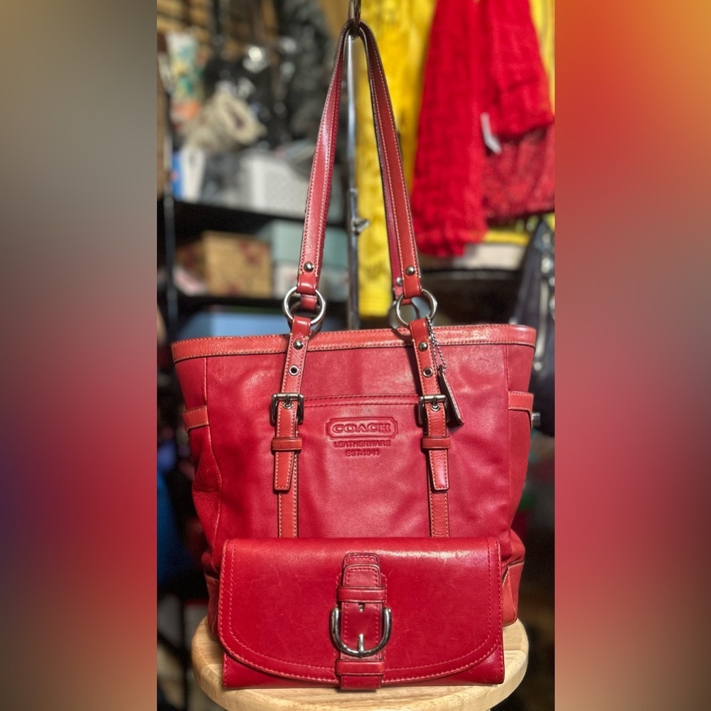 2008 SET Coach Gallery Tote Red Leather w Coach Classic Red Leather Soho Wallet